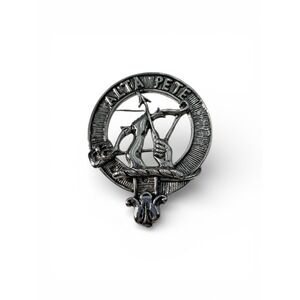 Vintage Silver Tone Scottish Clan‎ Crest Badge 'Alta Pete' Brooch Pin